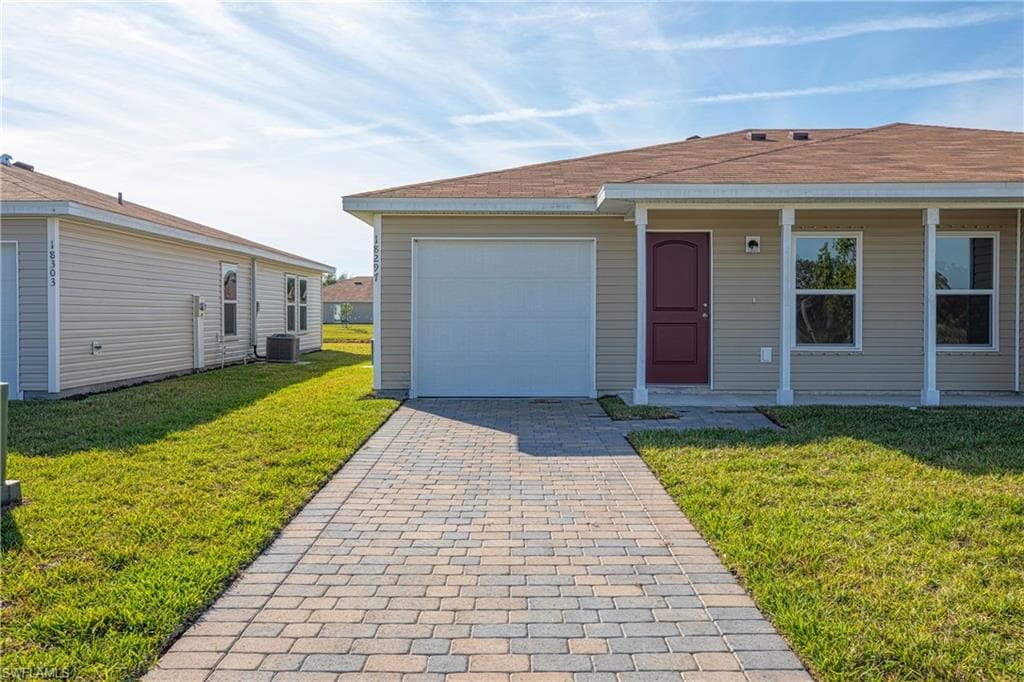 18297 Gibraltar LN LEHIGH ACRES, FL 33936