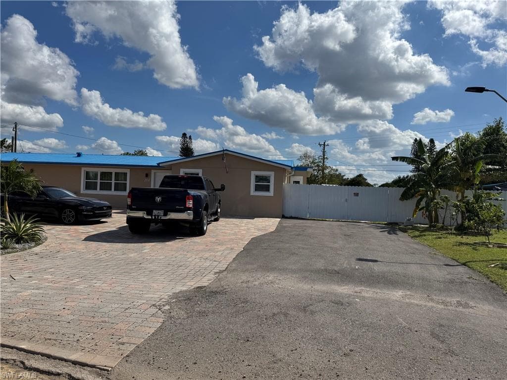 204 Stewart LN LEHIGH ACRES, FL 33936
