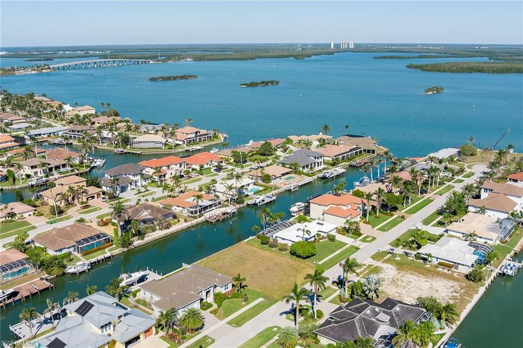 1748 Wavecrest CT MARCO ISLAND, FL 34145