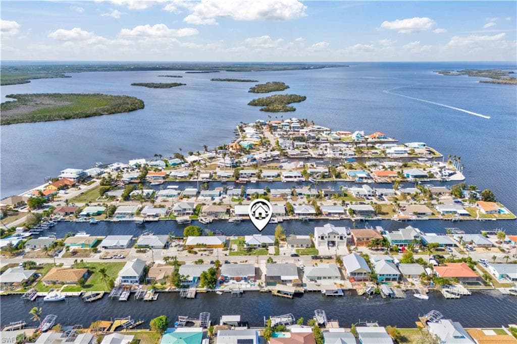 2758 Bruce ST MATLACHA, FL 33993
