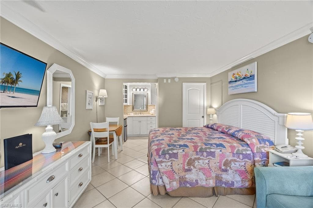 2555 Tamiami TRL N 156 NAPLES, FL 34103