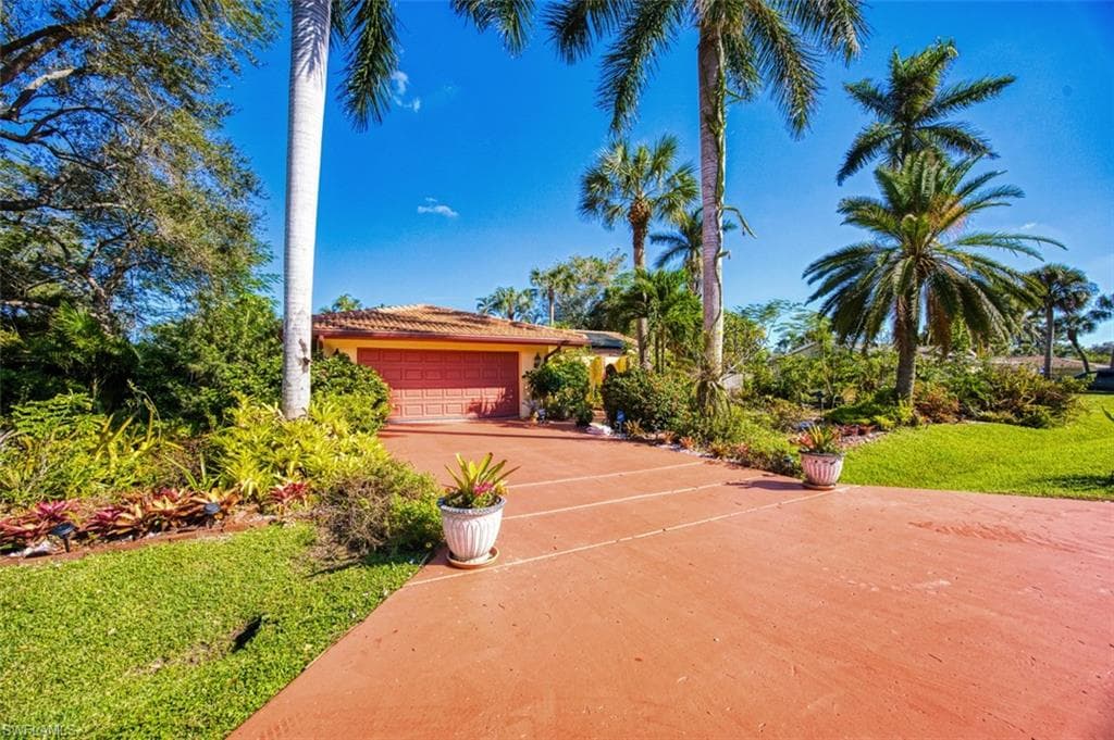 2601 Outrigger LN NAPLES, FL 34104