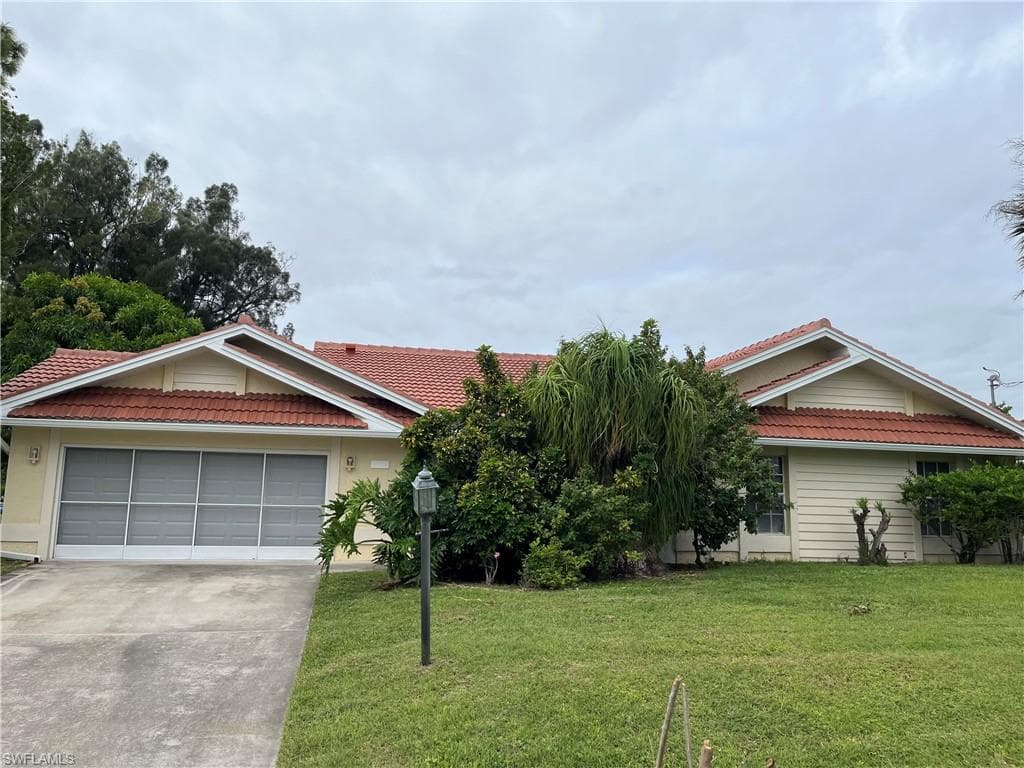 1405 Ford CIR LEHIGH ACRES, FL 33936