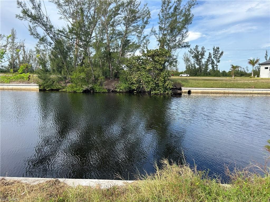 624 NW 39th AVE CAPE CORAL, FL 33993