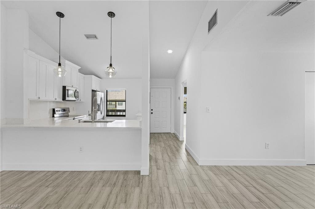 9295 Lake Park DR 201 FORT MYERS, FL 33919