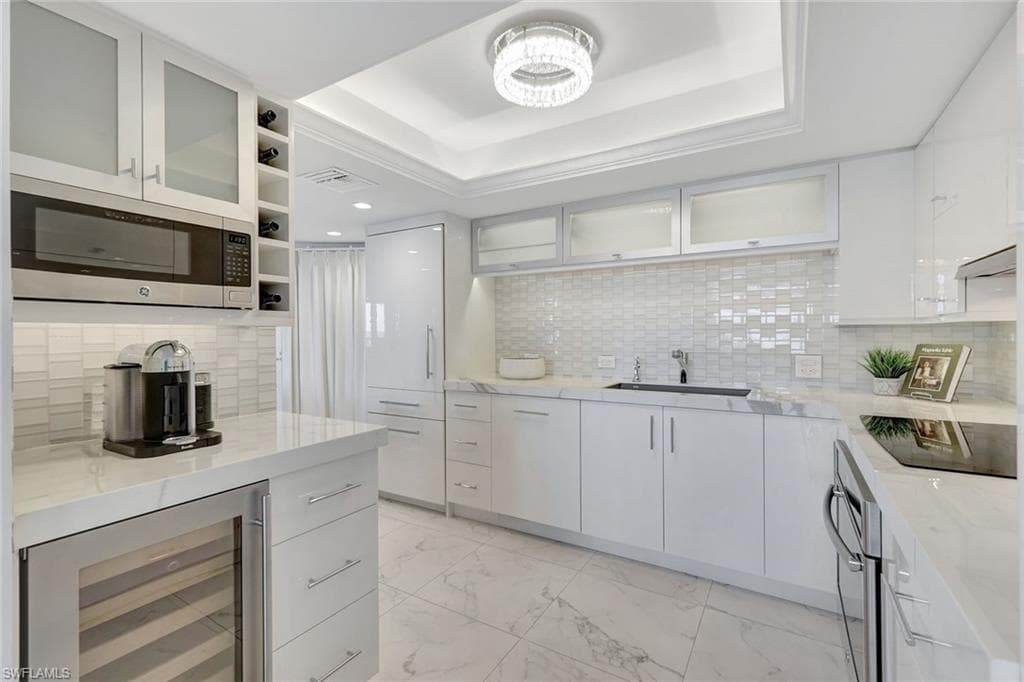 4651 Gulf Shore BLVD N 806 NAPLES, FL 34103