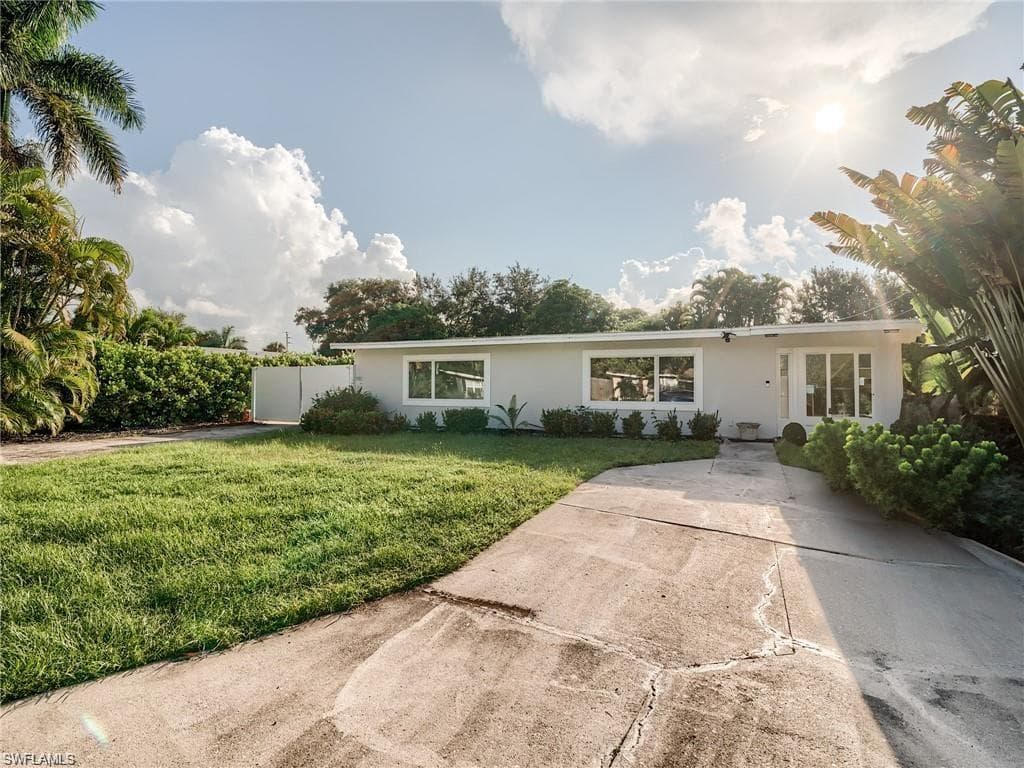 4853 Palmetto CT NAPLES, FL 34112