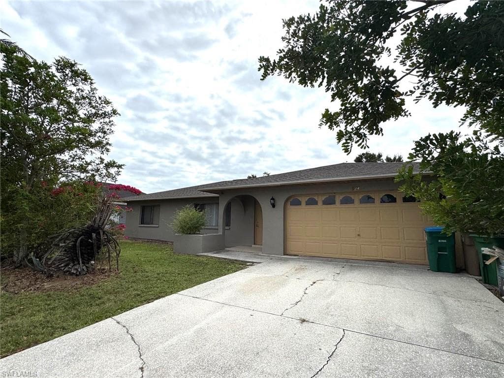 524 SW 25th TER CAPE CORAL, FL 33914