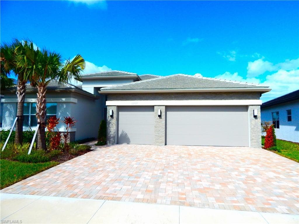 12027 Oleander AVE NAPLES, FL 34120