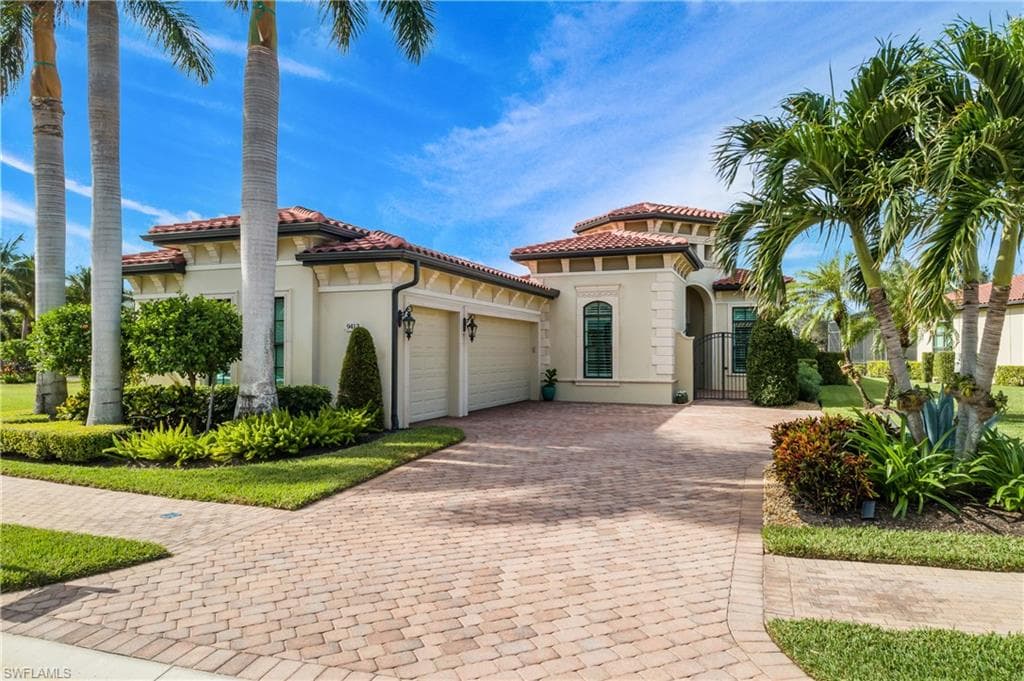 9413 Napoli LN NAPLES, FL 34113