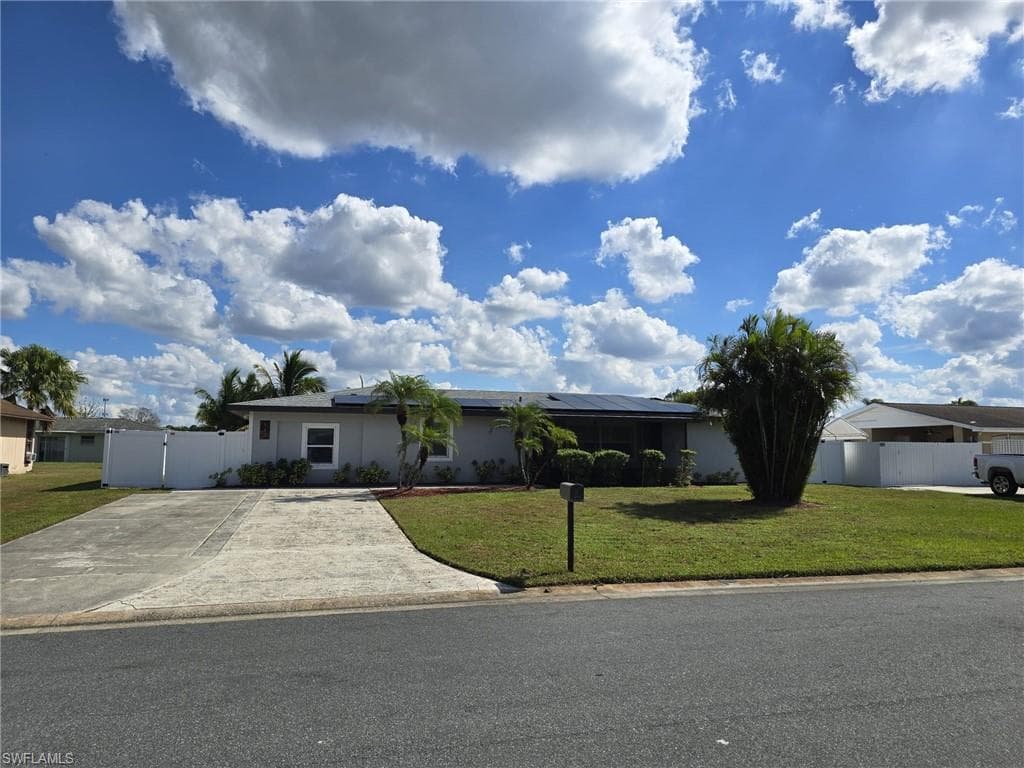 112 Rowland RD LEHIGH ACRES, FL 33936