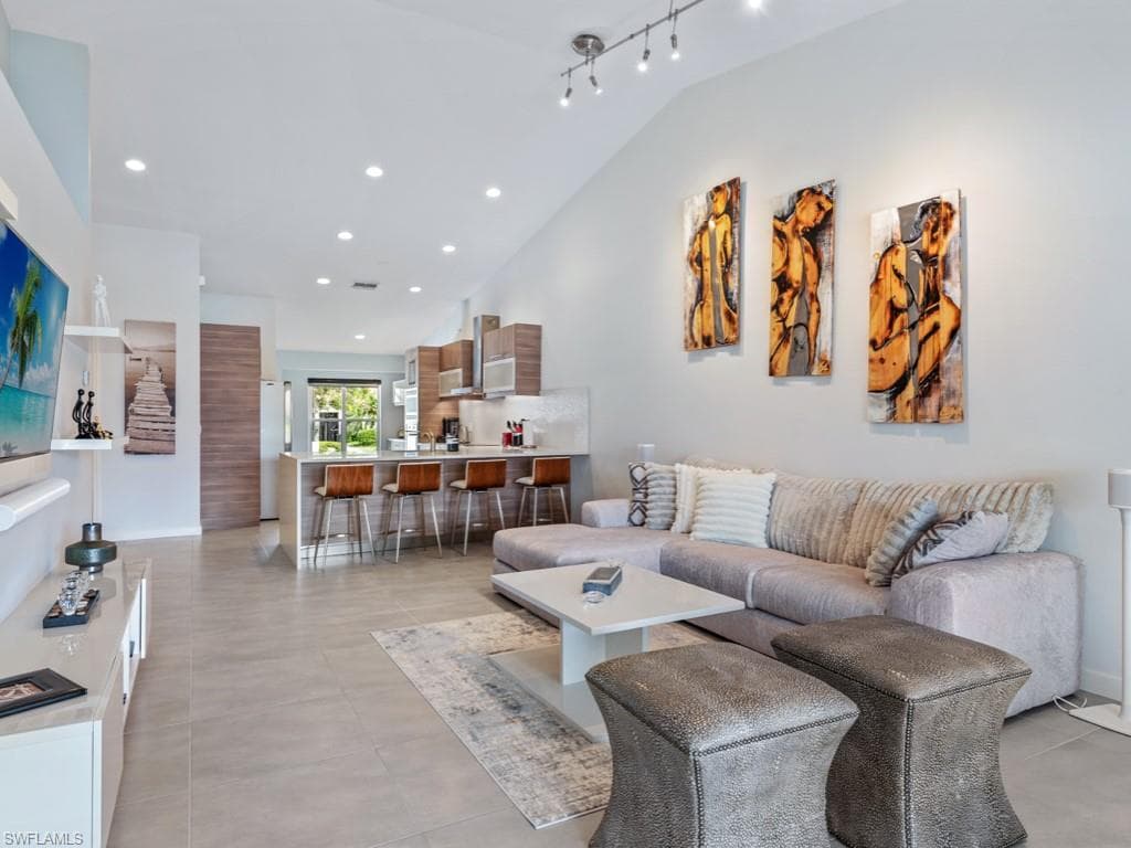 6994 Lone Oak BLVD NAPLES, FL 34109