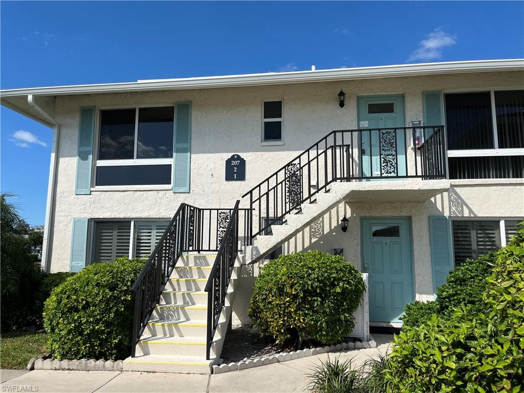207 Palm DR 207-2 NAPLES, FL 34112
