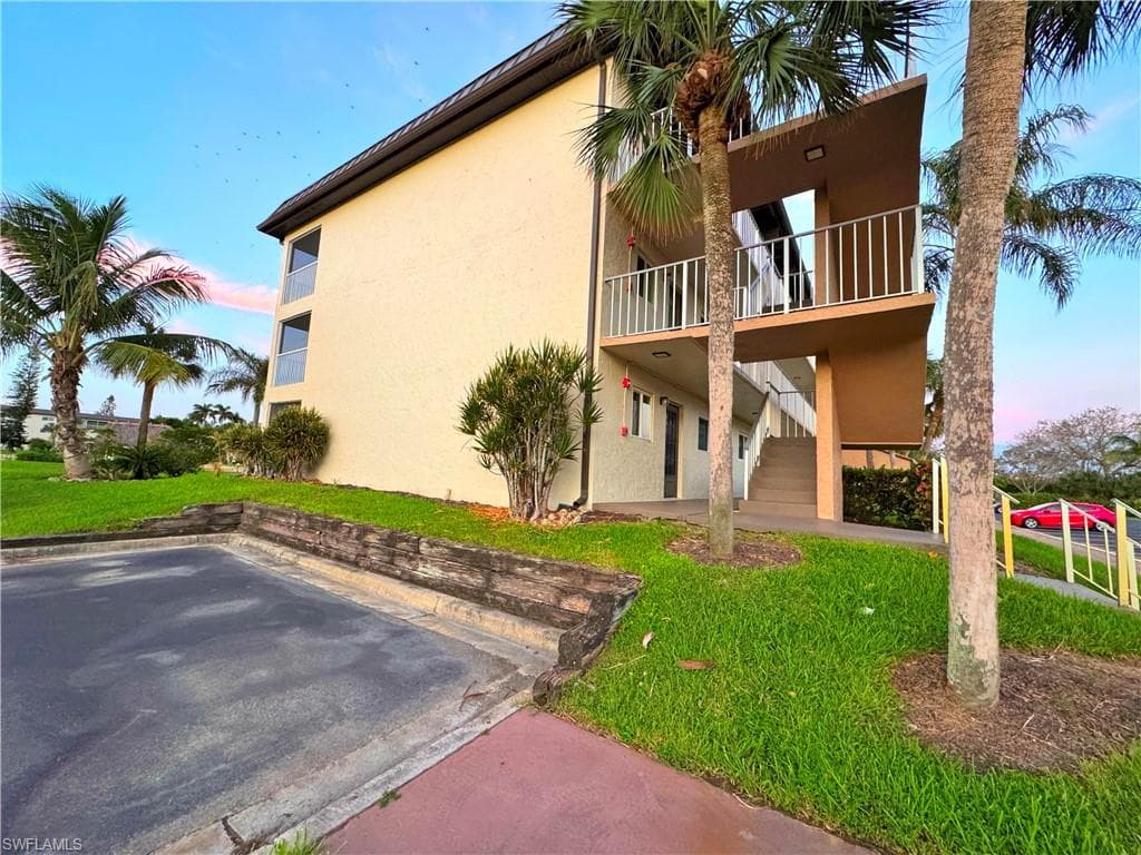 1014 Manatee RD F101 NAPLES, FL 34114