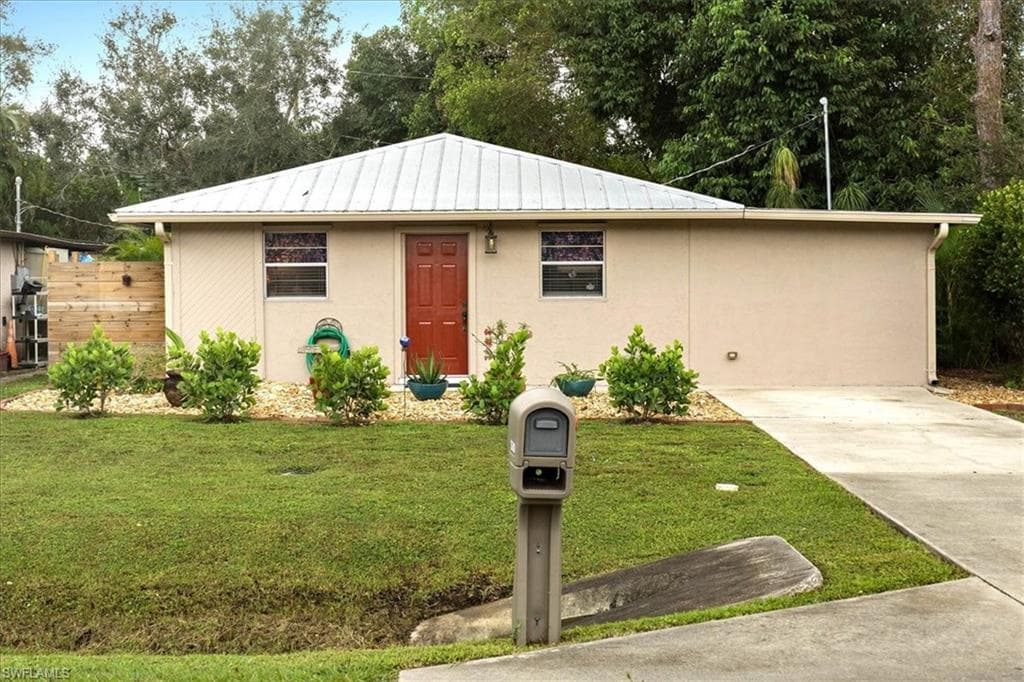2680 Linwood AVE NAPLES, FL 34112
