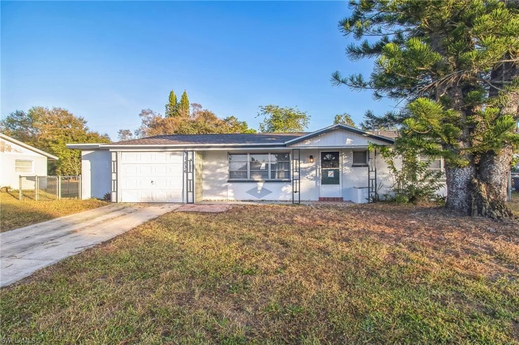 1536 Lindale CIR LEHIGH ACRES, FL 33936