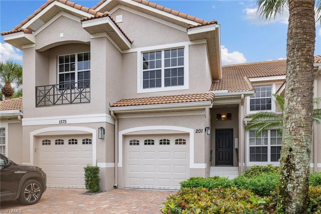 1575 Winding Oaks WAY 201 NAPLES, FL 34109