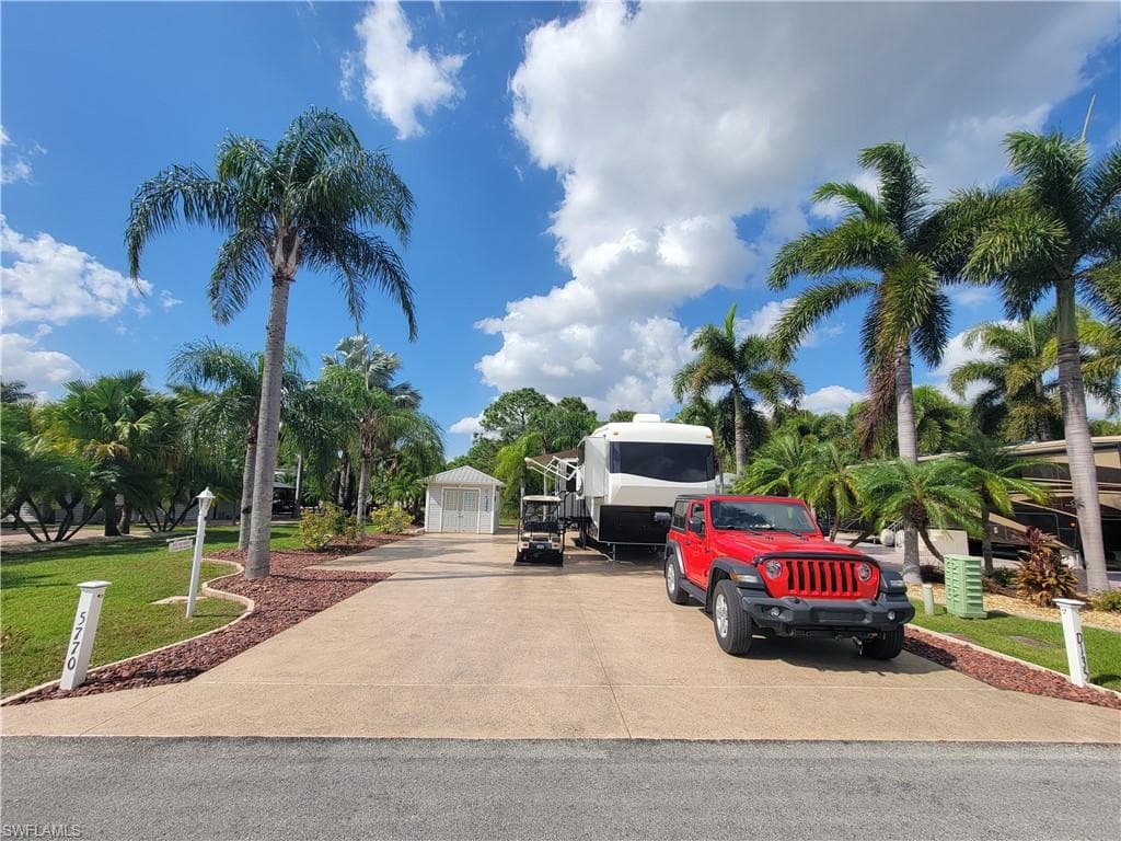 5770 Cypresswoods Resort DR FORT MYERS, FL 33905