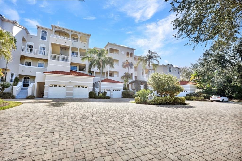 1540 Clermont DR F-301 NAPLES, FL 34109