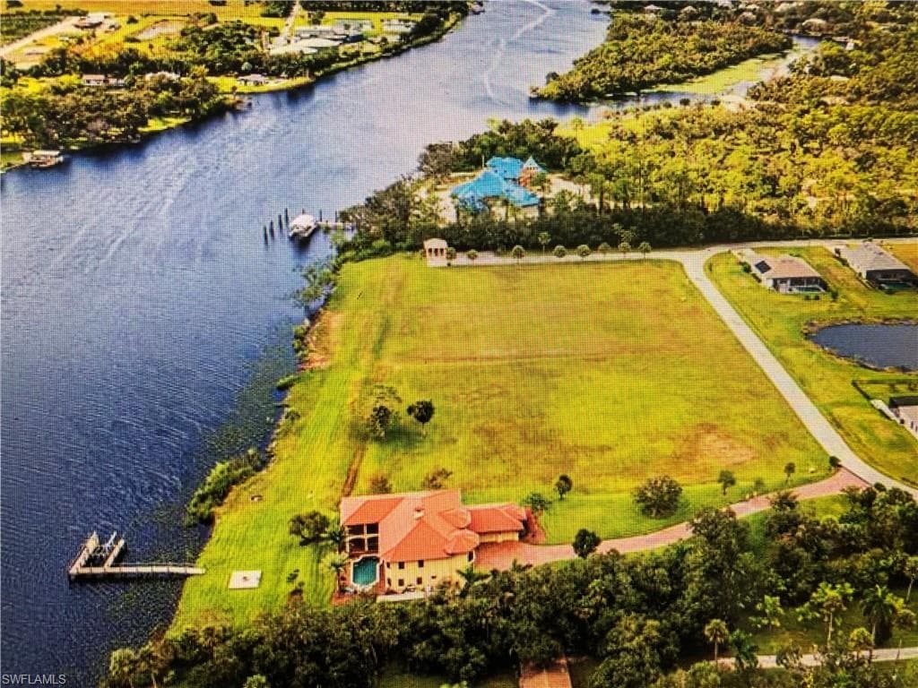 17107 Serengeti CIR ALVA, FL 33920