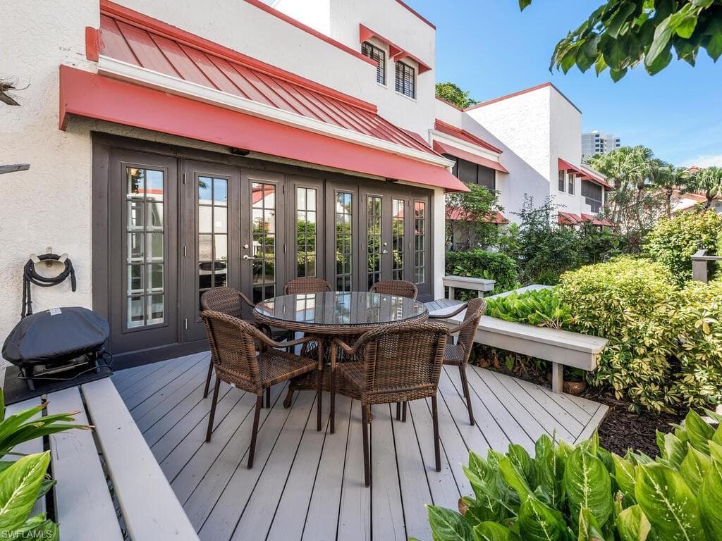 631 Serendipity DR NAPLES, FL 34108