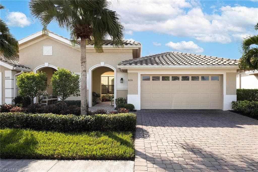 8231 Venetian Pointe DR FORT MYERS, FL 33908
