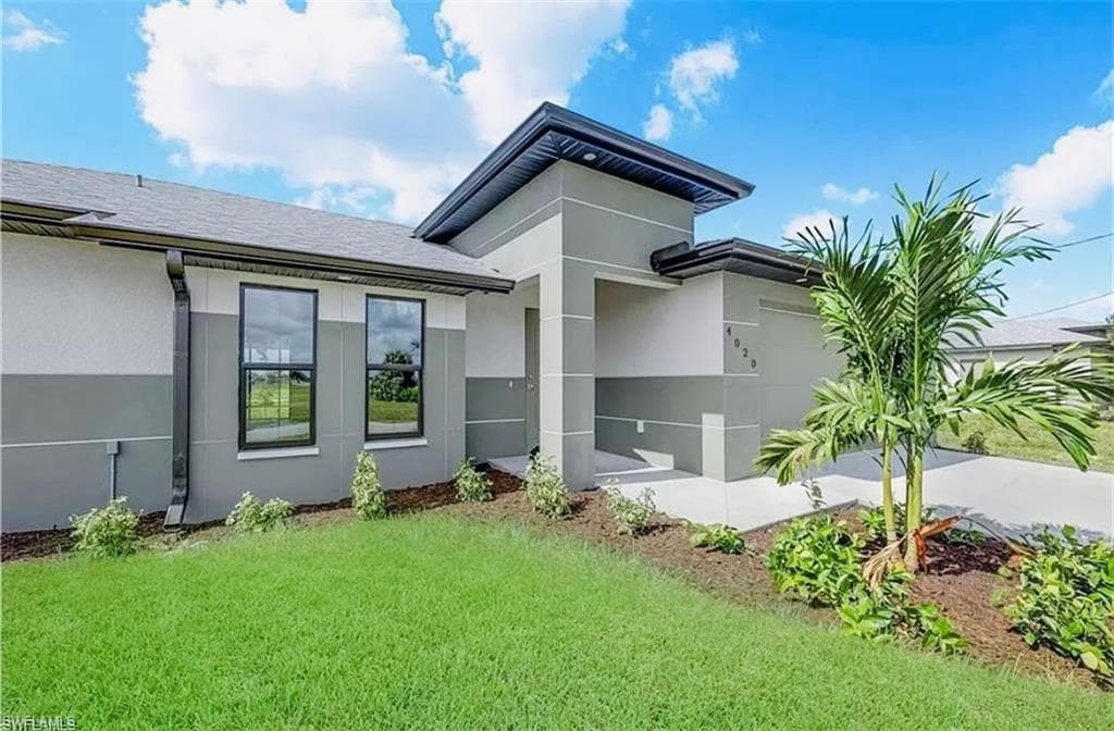 646 Chambers ST E LEHIGH ACRES, FL 33974