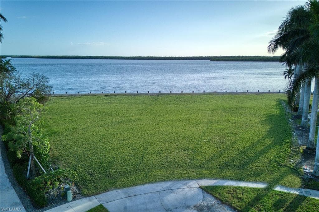 1035 Pettit CT MARCO ISLAND, FL 34145