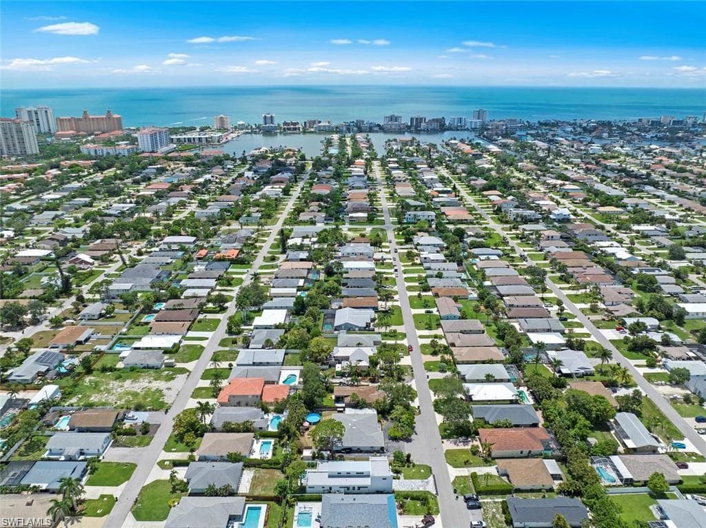 670 95th AVE N NAPLES, FL 34108