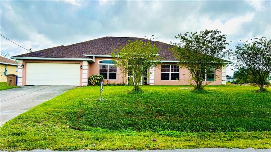 4003 8th ST SW LEHIGH ACRES, FL 33976