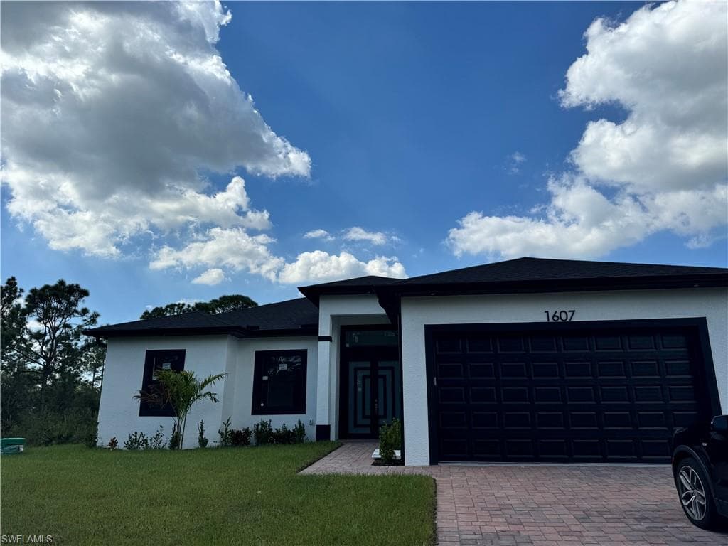 1607 Henry AVE LEHIGH ACRES, FL 33972