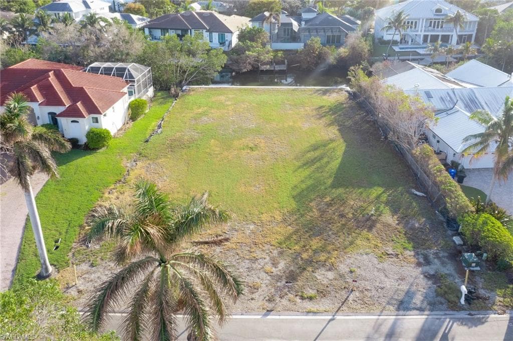 5090 Seahorse AVE NAPLES, FL 34103