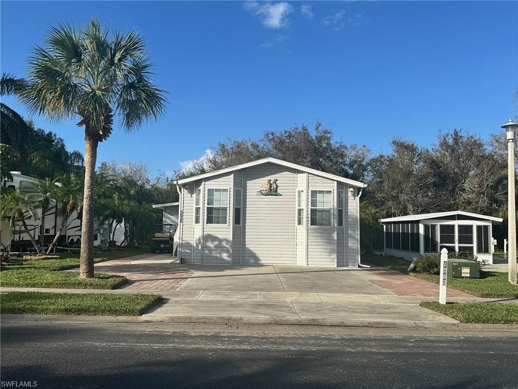 1028 Diamond Lake CIR NAPLES, FL 34114