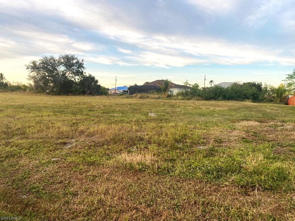 613 Gleason PKWY CAPE CORAL, FL 33914