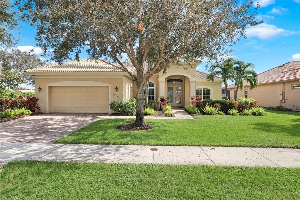 10395 Yorkstone DR BONITA SPRINGS, FL 34135