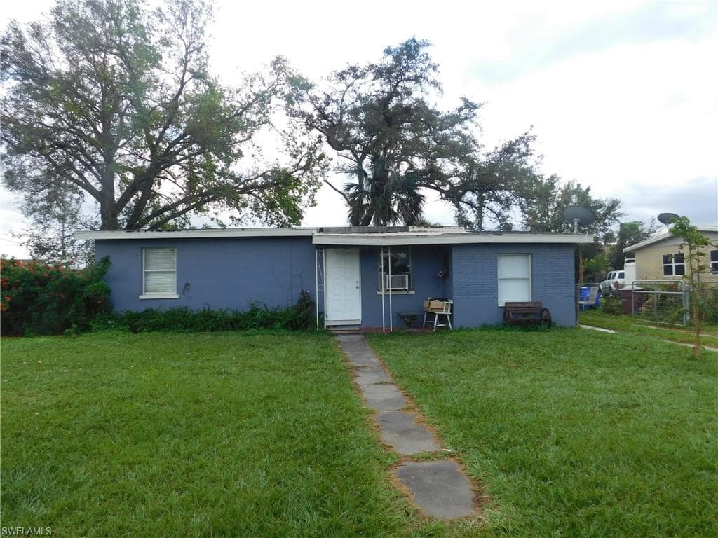 3350 Apache ST FORT MYERS, FL 33916