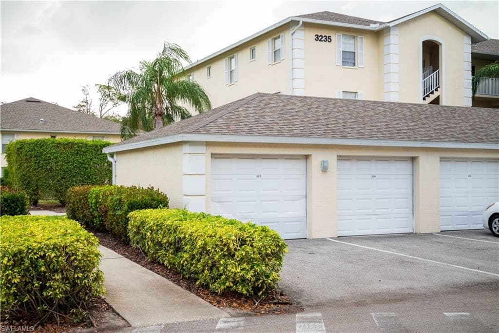 3235 Cypress Glen WAY 309 NAPLES, FL 34109