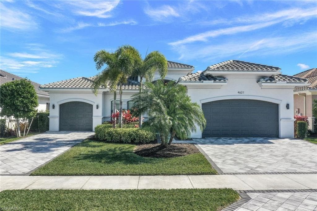 4621 Azalea DR NAPLES, FL 34119