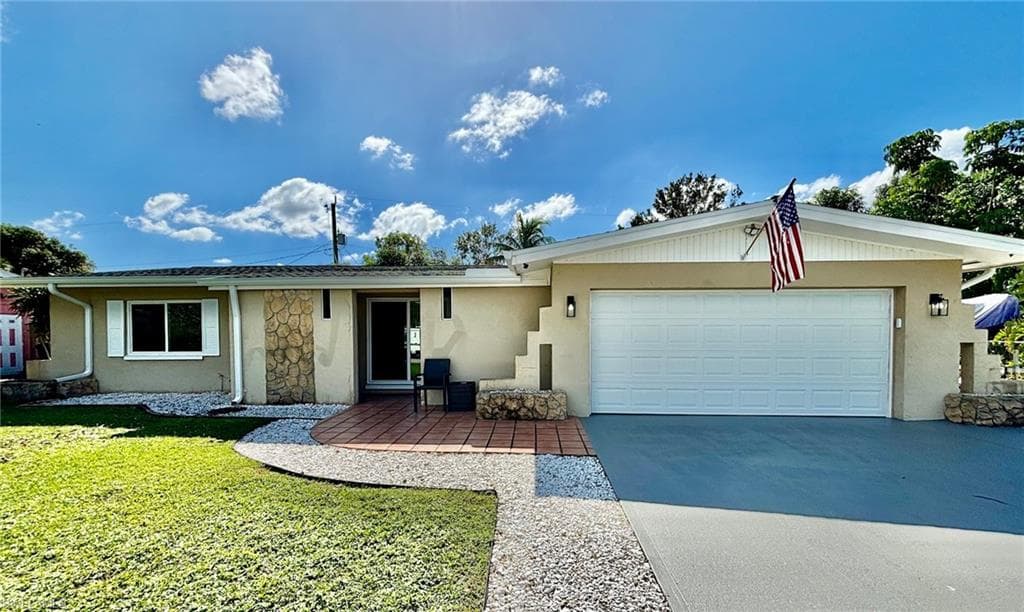 1424 Collins RD FORT MYERS, FL 33919