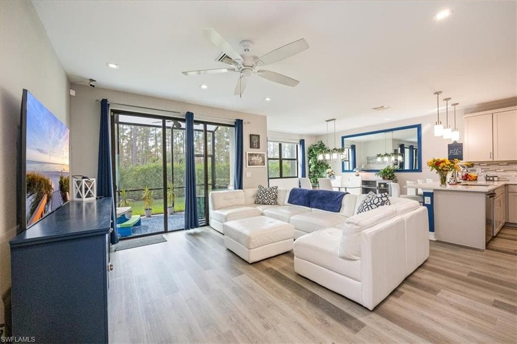 7320 Rockefeller DR NAPLES, FL 34119