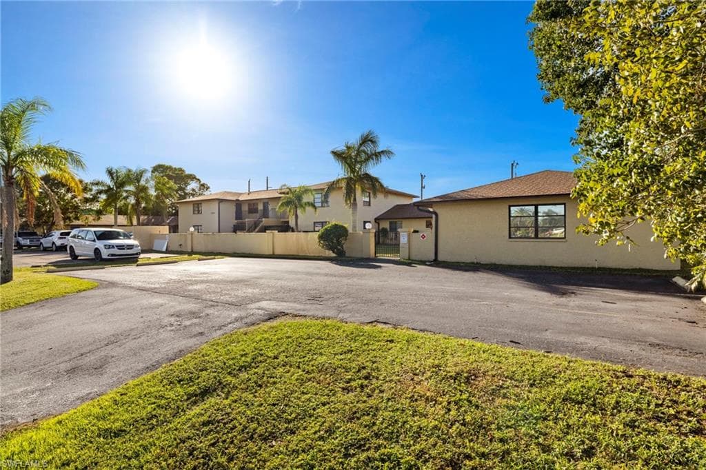 1104 SE 8th ST 8 CAPE CORAL, FL 33990