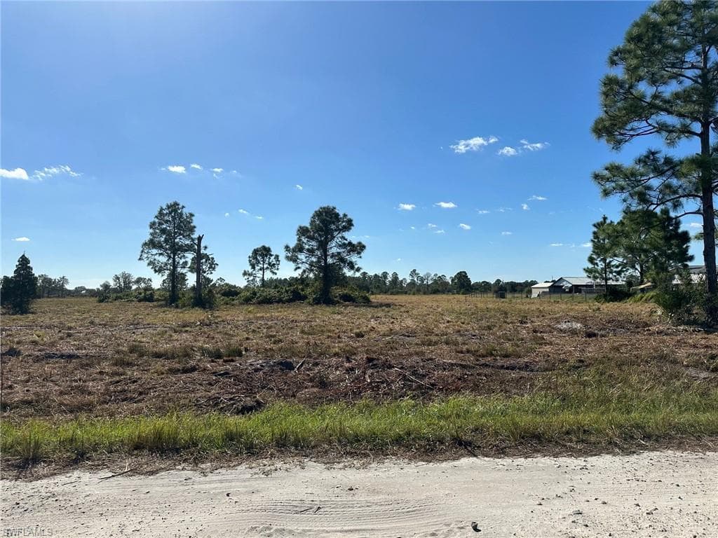 23915 Dixie RD LABELLE, FL 33935
