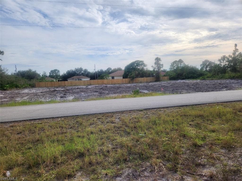 2513 43rd ST W LEHIGH ACRES, FL 33971
