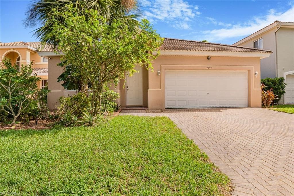 9341 Chestnut Tree LOOP FORT MYERS, FL 33967