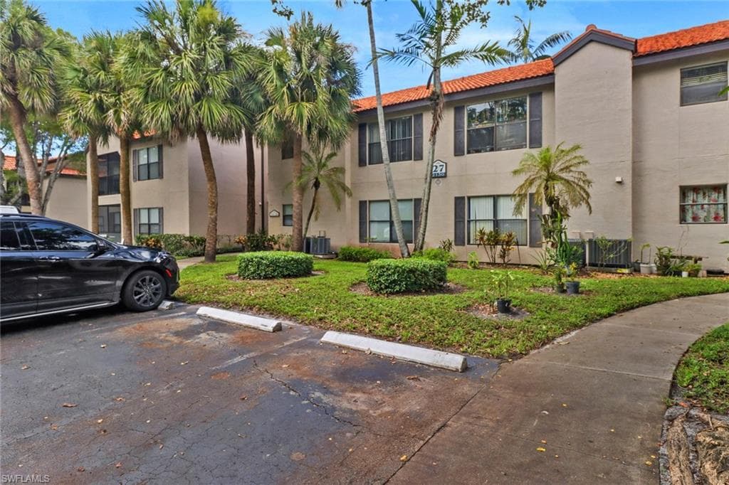 2130 Arbour Walk CIR 2724 NAPLES, FL 34109