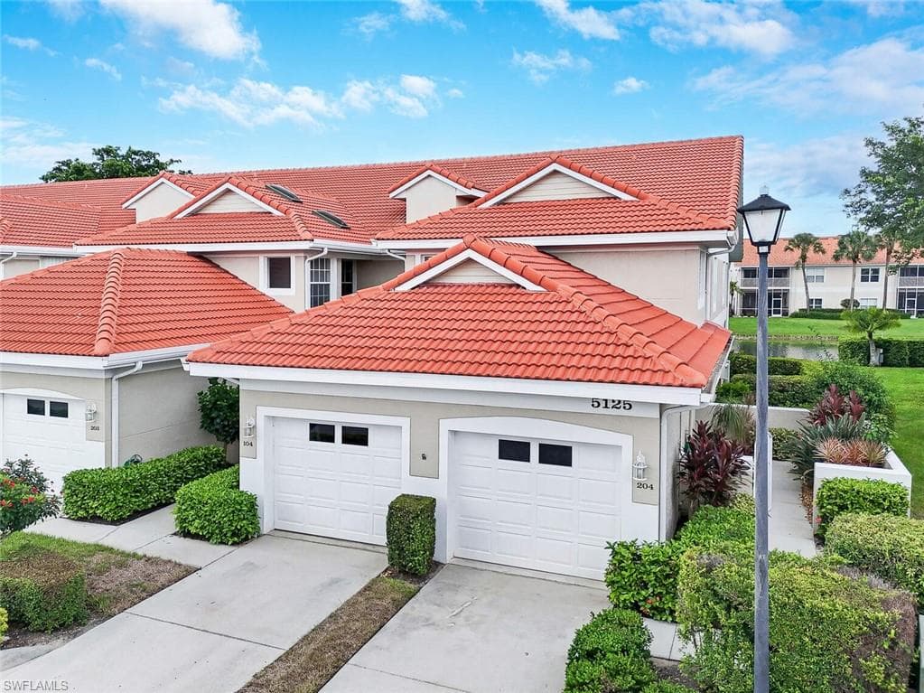 5125 Cobble Creek CT E-204 NAPLES, FL 34110