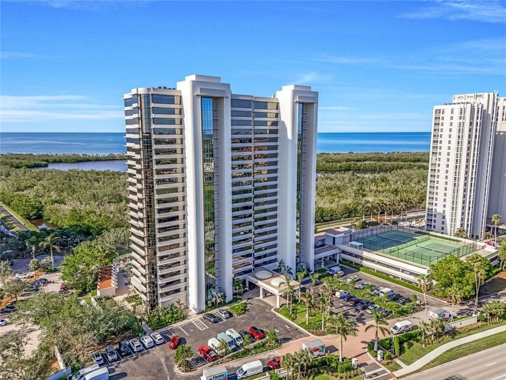 6825 Grenadier BLVD 2004 NAPLES, FL 34108