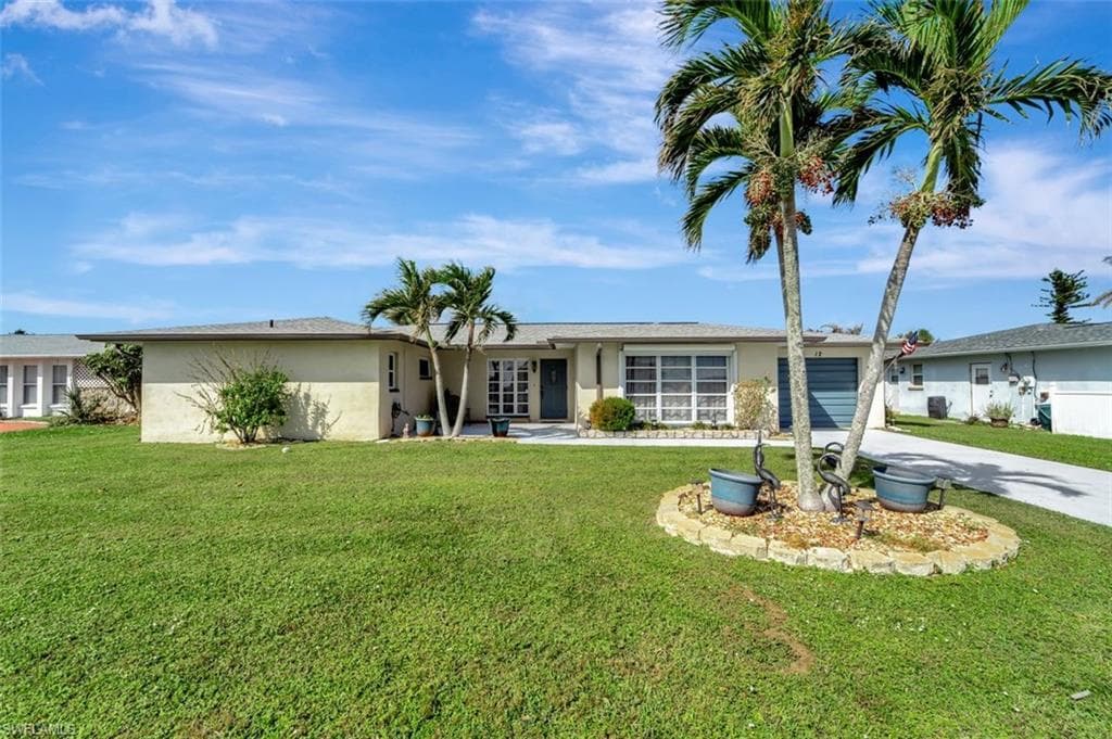 12 Golfview RD ROTONDA WEST, FL 33947