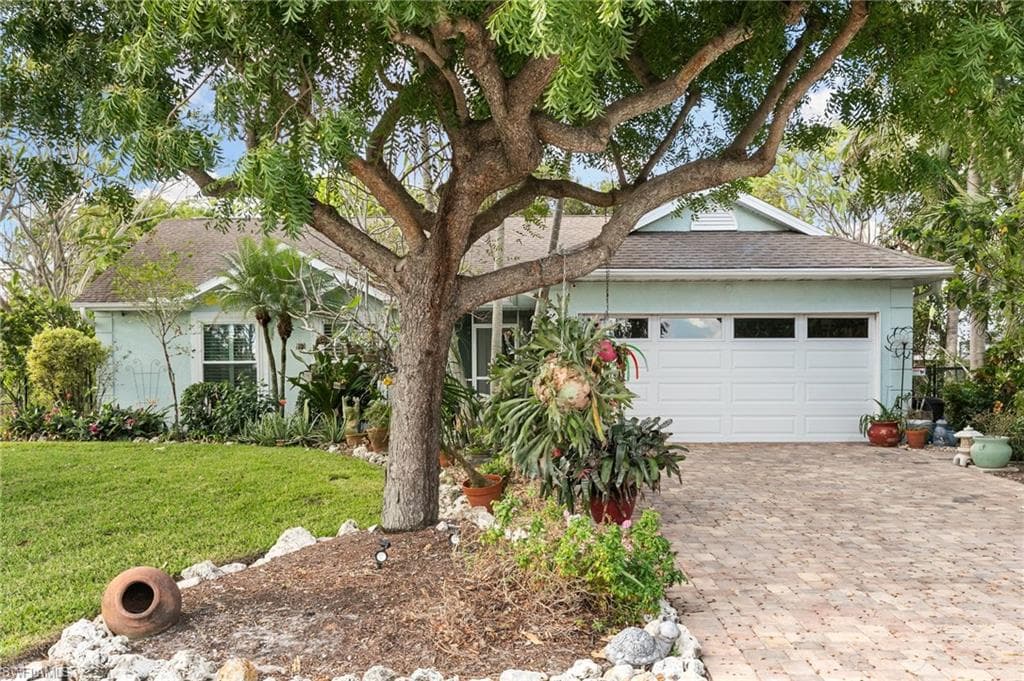 120 Sand Hill ST MARCO ISLAND, FL 34145