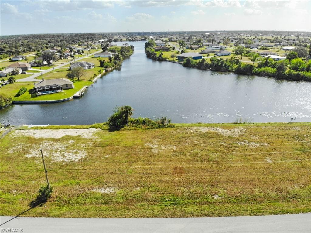 2302 NE 21st TER CAPE CORAL, FL 33909